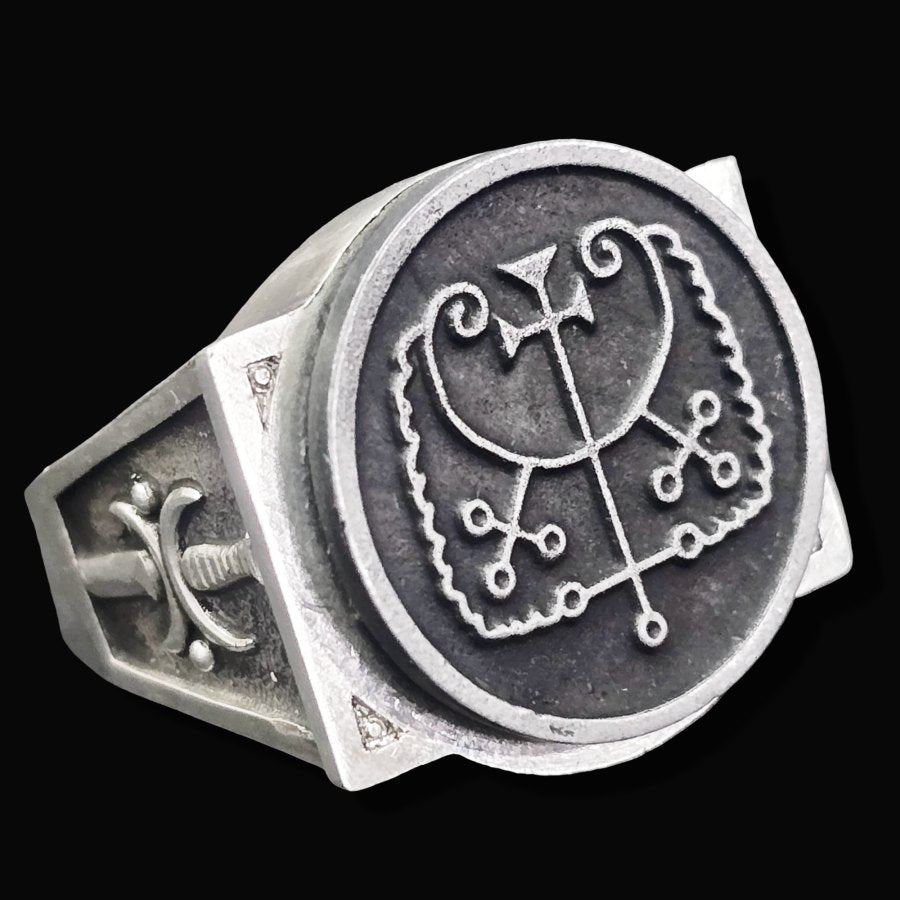 Demon Ring 64 DUKE HAURES 72 Demons Lesser Key of Solomon Goetia In Silver 2.2 cm x 1.8 cm 18 Gr Art 1842 - Bricks Masons